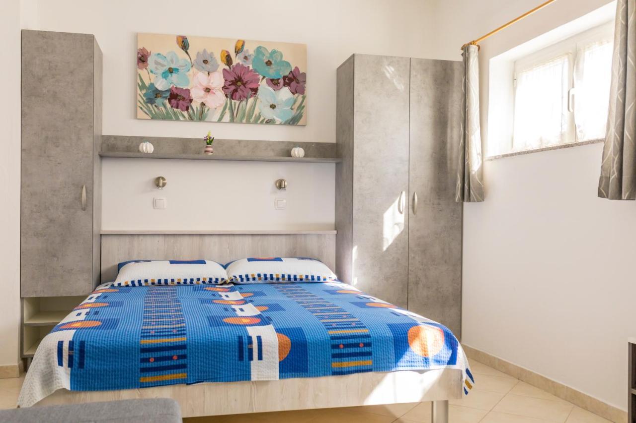 Apartments Belavic By El-Pi Tours Njivice Extérieur photo