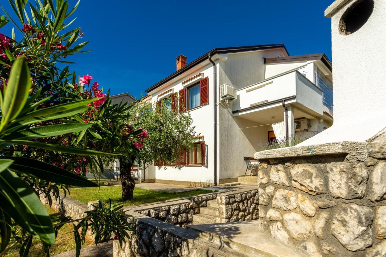 Apartments Belavic By El-Pi Tours Njivice Extérieur photo