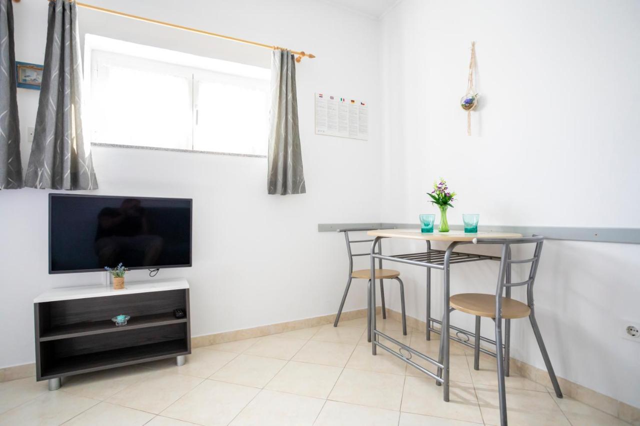Apartments Belavic By El-Pi Tours Njivice Extérieur photo