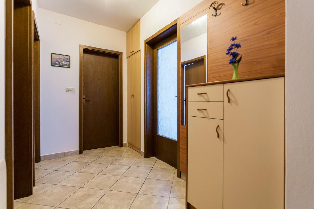 Apartments Belavic By El-Pi Tours Njivice Extérieur photo