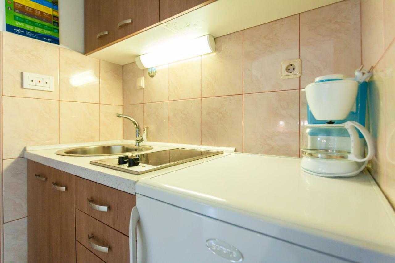 Apartments Belavic By El-Pi Tours Njivice Extérieur photo