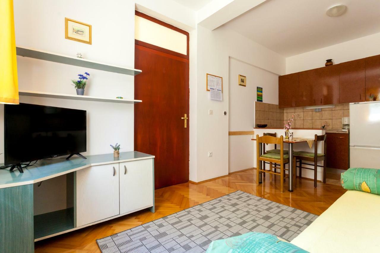 Apartments Belavic By El-Pi Tours Njivice Extérieur photo
