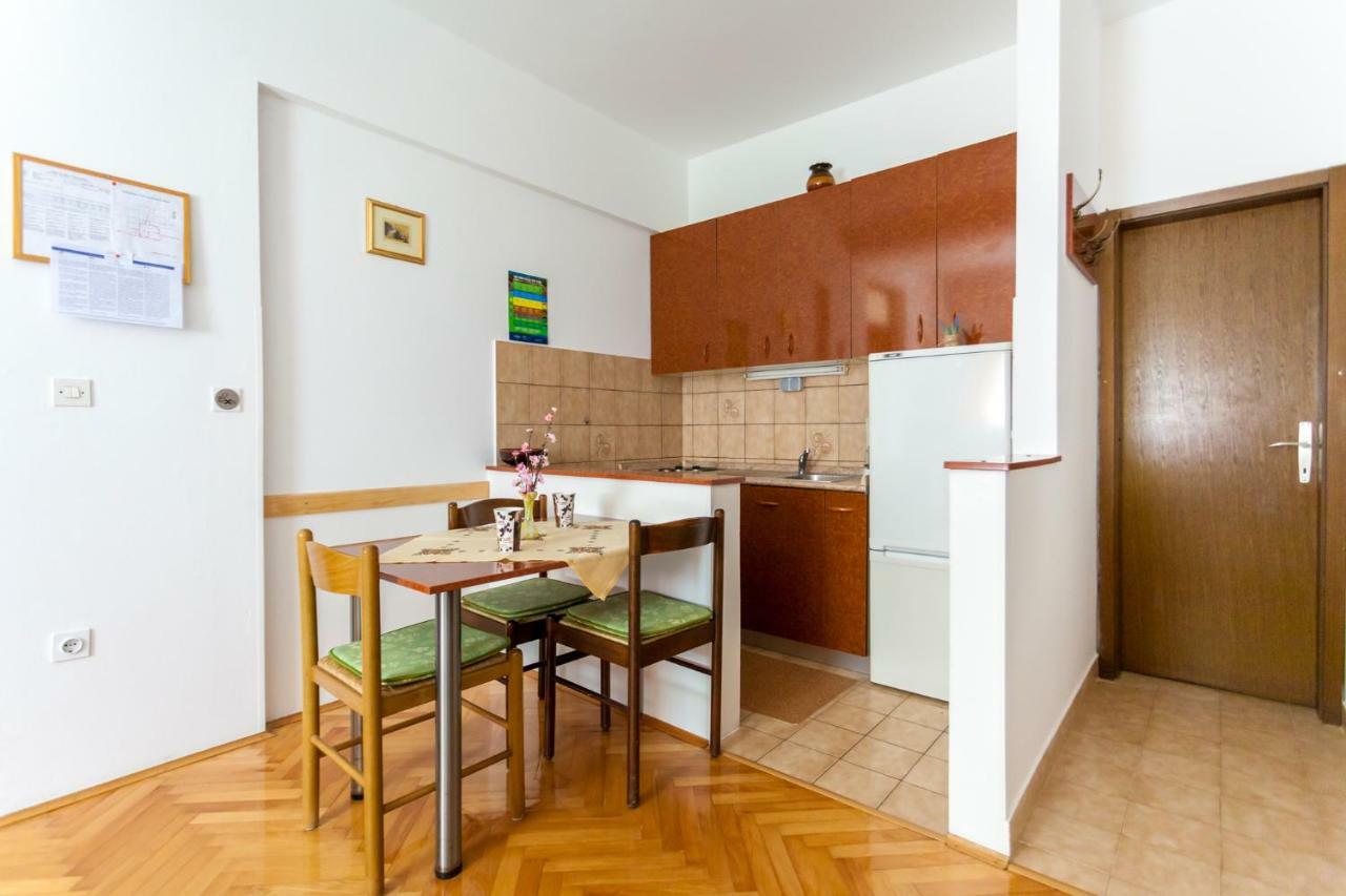 Apartments Belavic By El-Pi Tours Njivice Extérieur photo
