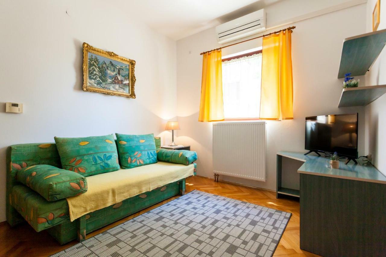 Apartments Belavic By El-Pi Tours Njivice Extérieur photo