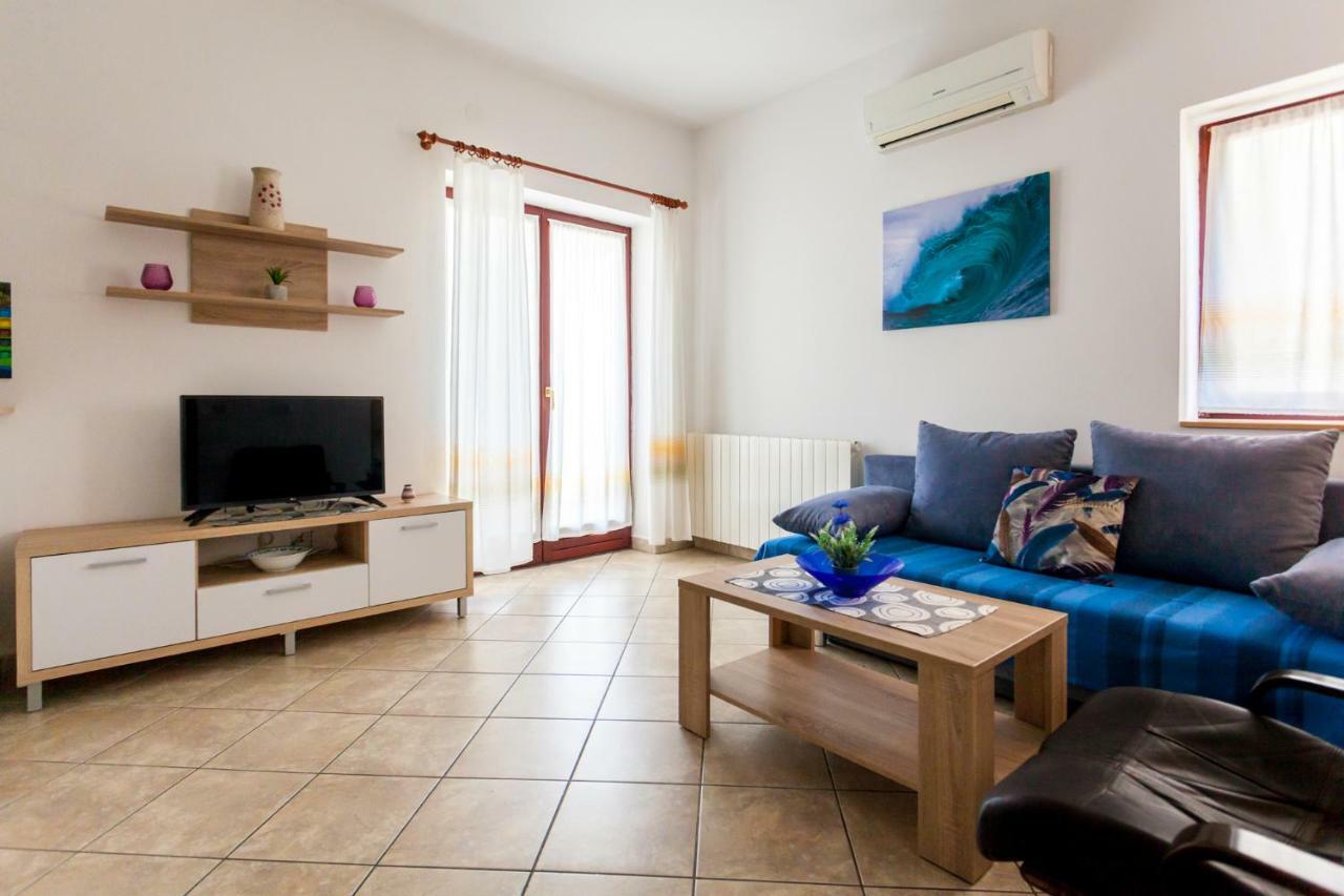 Apartments Belavic By El-Pi Tours Njivice Extérieur photo