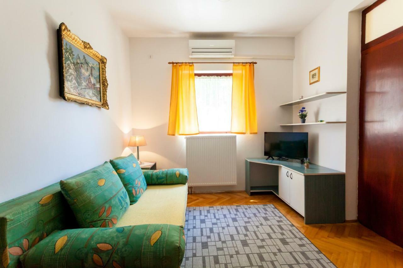 Apartments Belavic By El-Pi Tours Njivice Extérieur photo