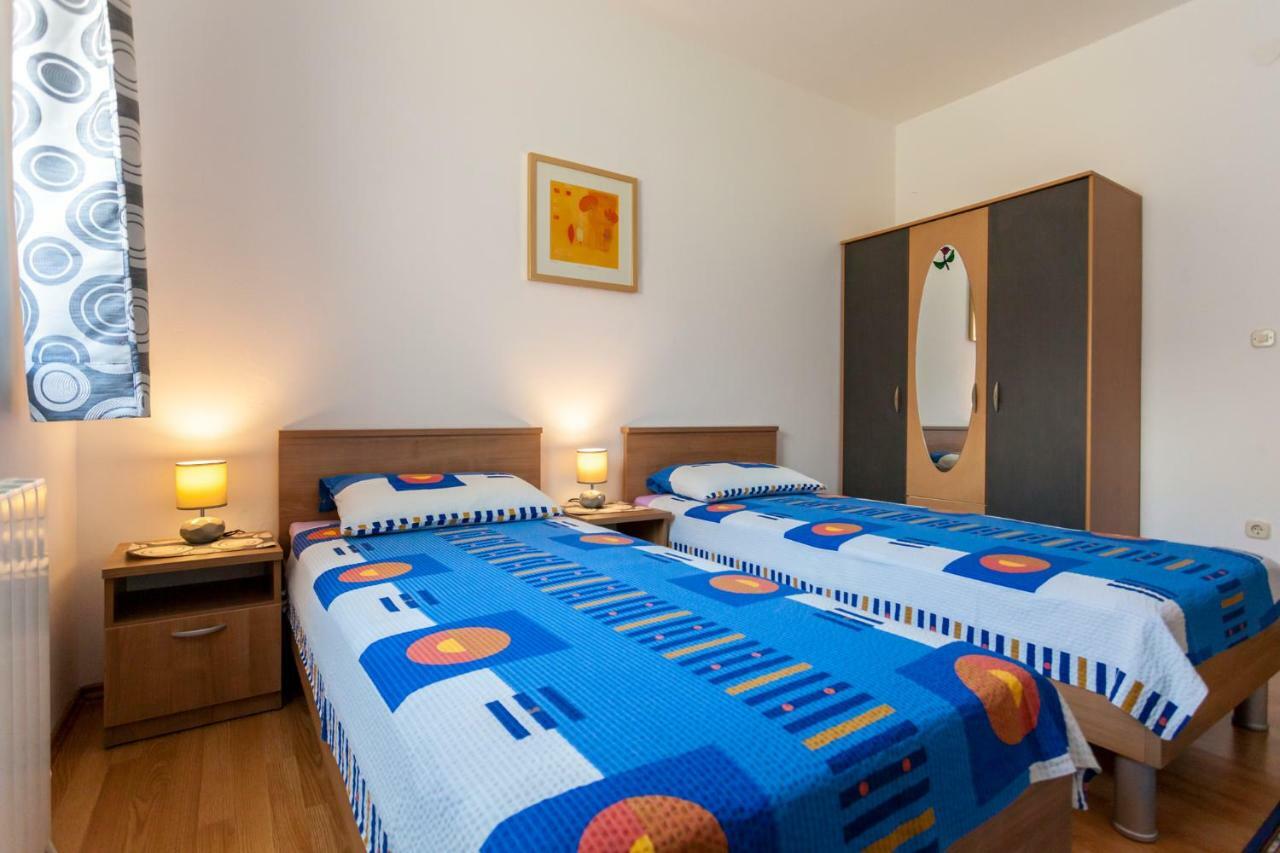 Apartments Belavic By El-Pi Tours Njivice Extérieur photo