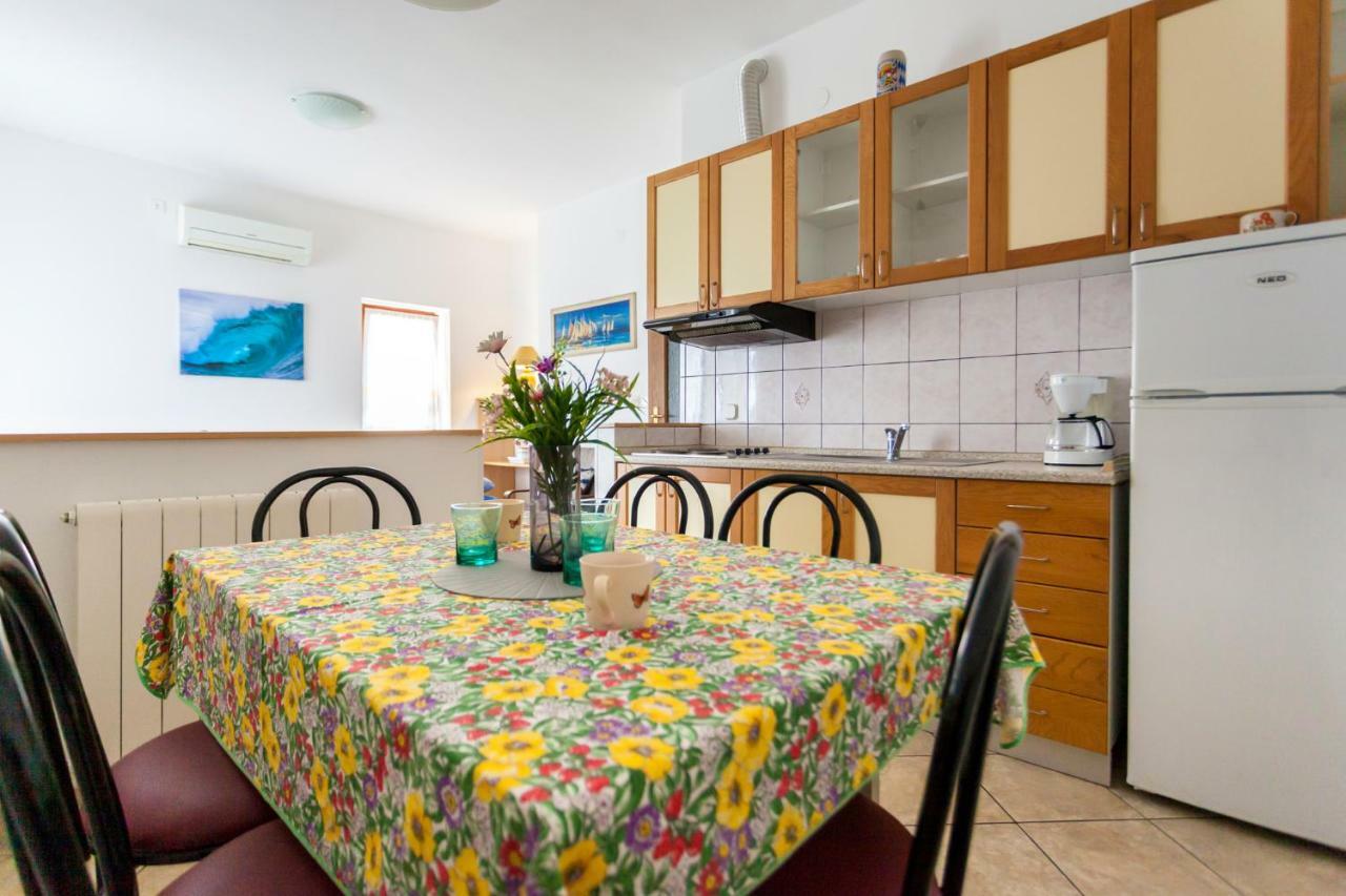 Apartments Belavic By El-Pi Tours Njivice Extérieur photo
