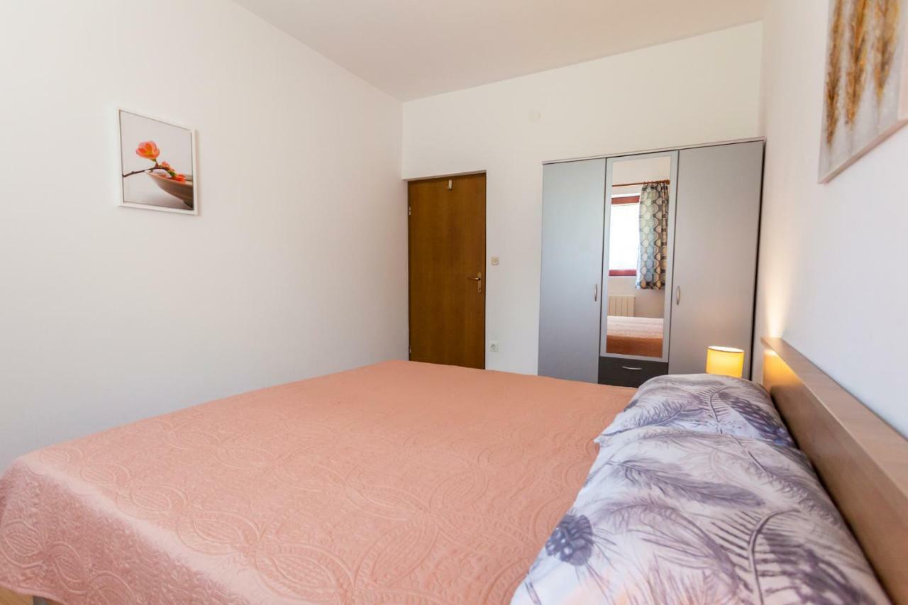 Apartments Belavic By El-Pi Tours Njivice Extérieur photo