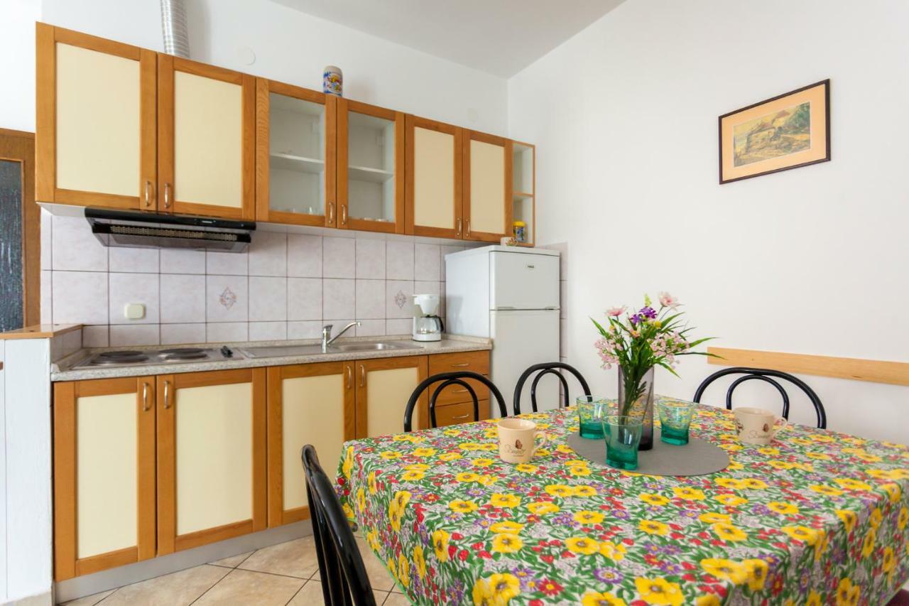 Apartments Belavic By El-Pi Tours Njivice Extérieur photo
