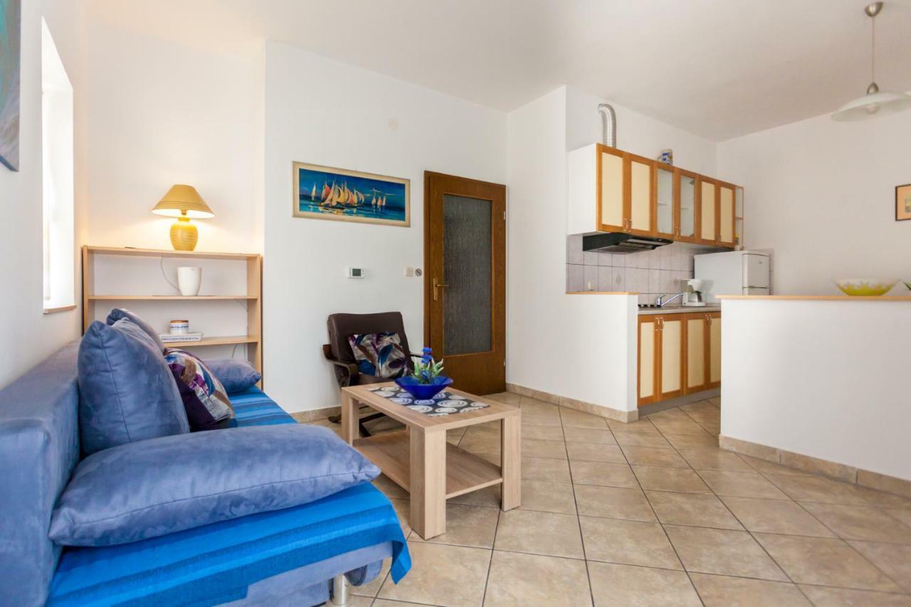Apartments Belavic By El-Pi Tours Njivice Extérieur photo