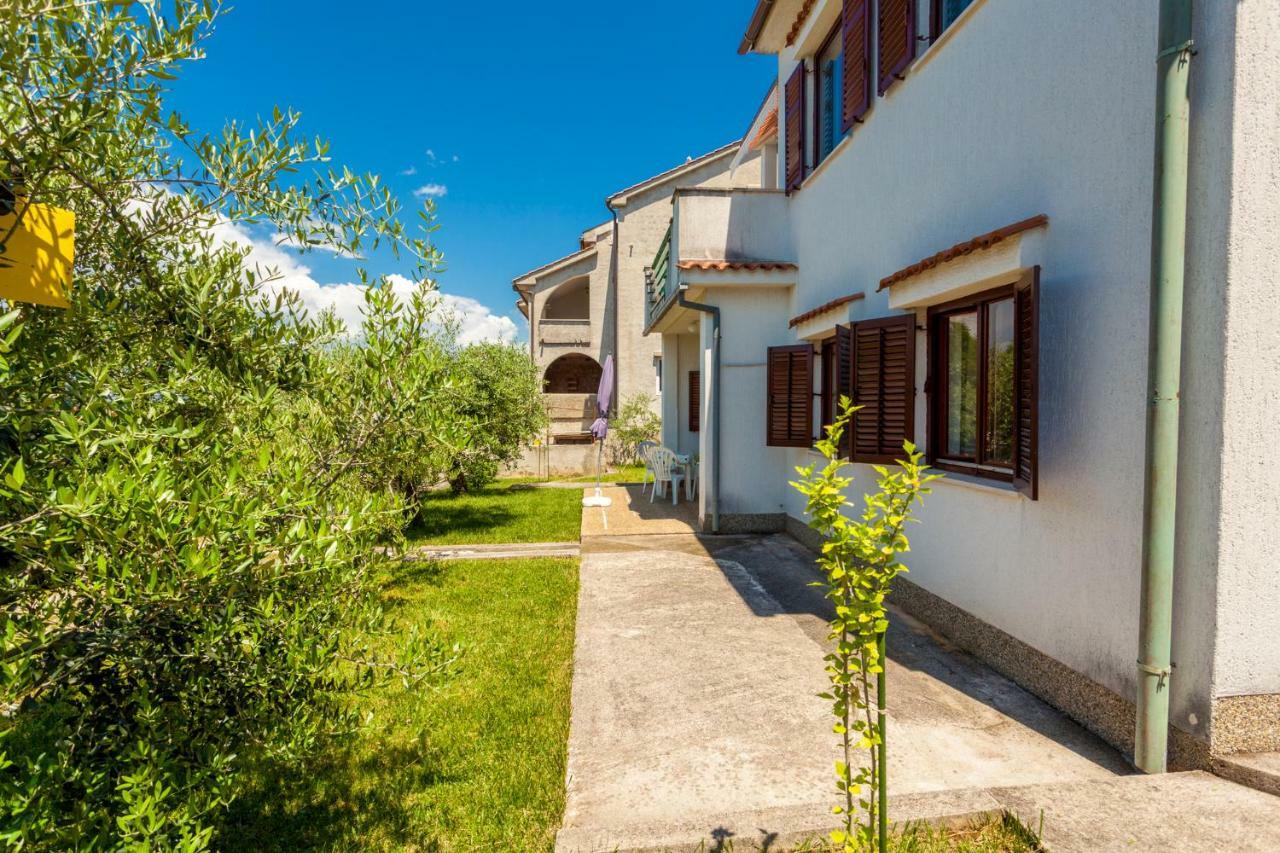 Apartments Belavic By El-Pi Tours Njivice Extérieur photo