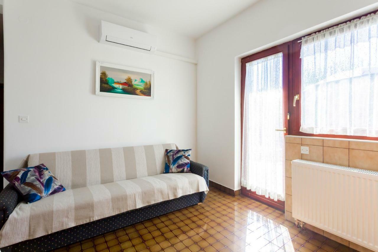 Apartments Belavic By El-Pi Tours Njivice Extérieur photo