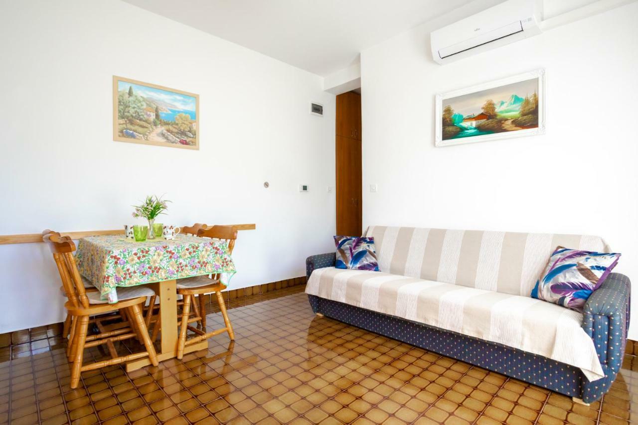 Apartments Belavic By El-Pi Tours Njivice Extérieur photo