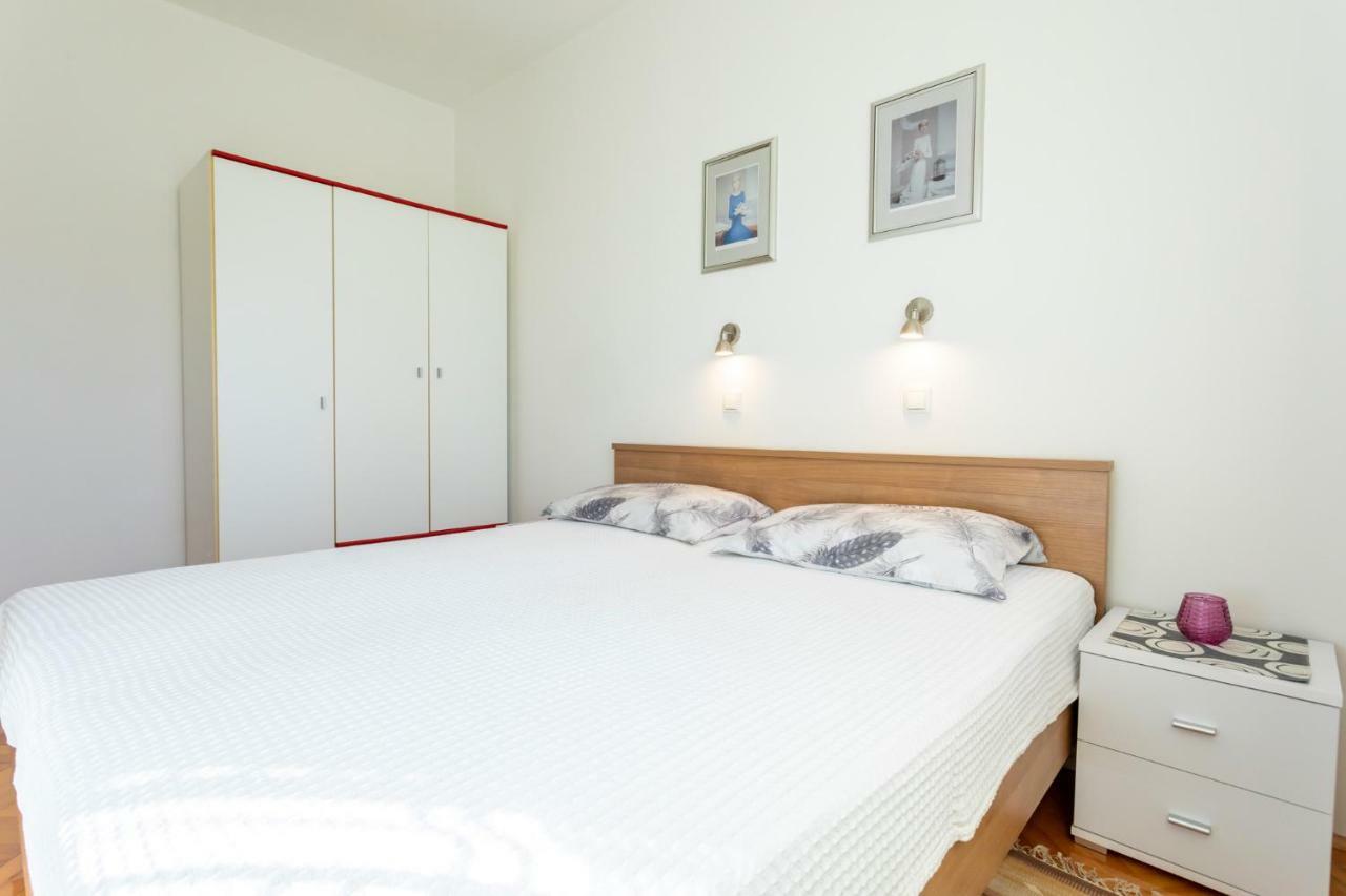 Apartments Belavic By El-Pi Tours Njivice Extérieur photo