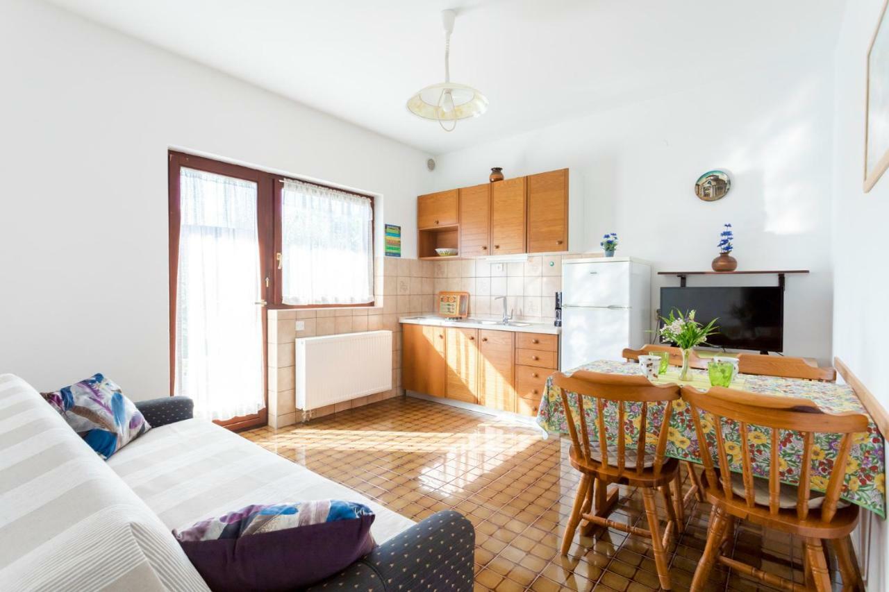 Apartments Belavic By El-Pi Tours Njivice Extérieur photo