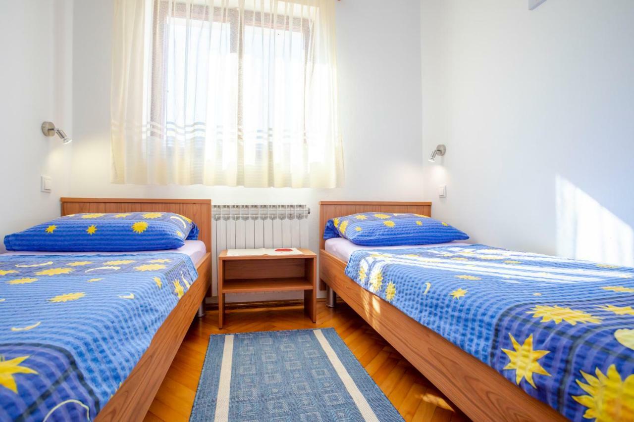 Apartments Belavic By El-Pi Tours Njivice Extérieur photo