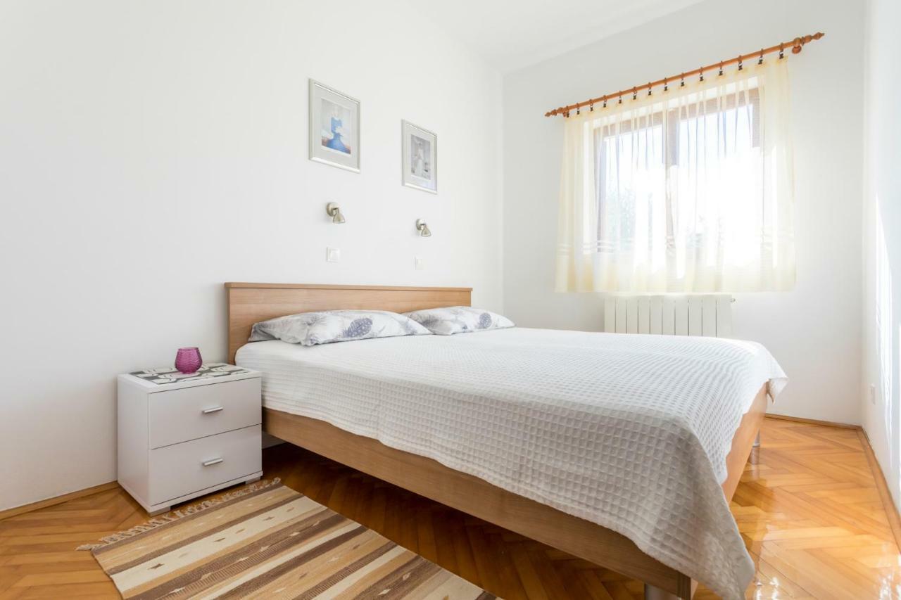 Apartments Belavic By El-Pi Tours Njivice Extérieur photo