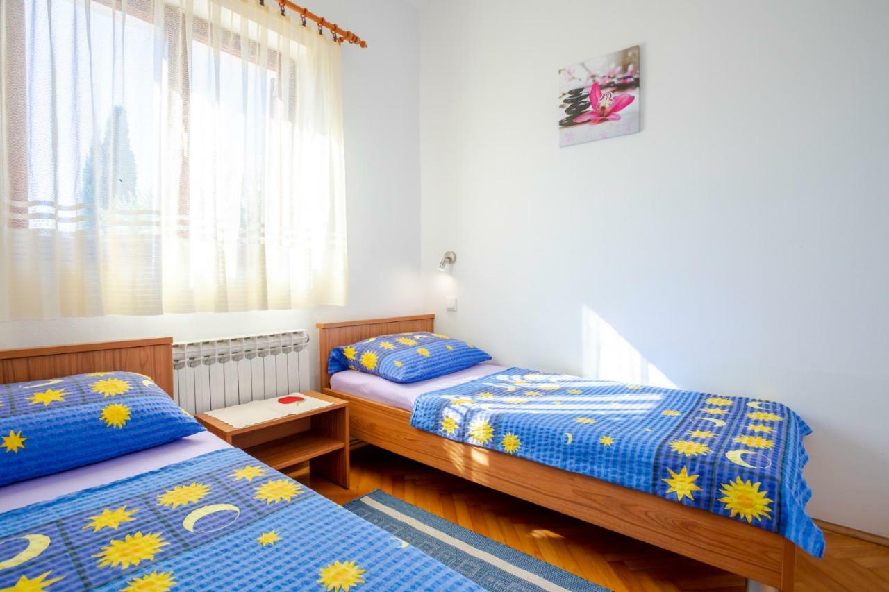 Apartments Belavic By El-Pi Tours Njivice Extérieur photo